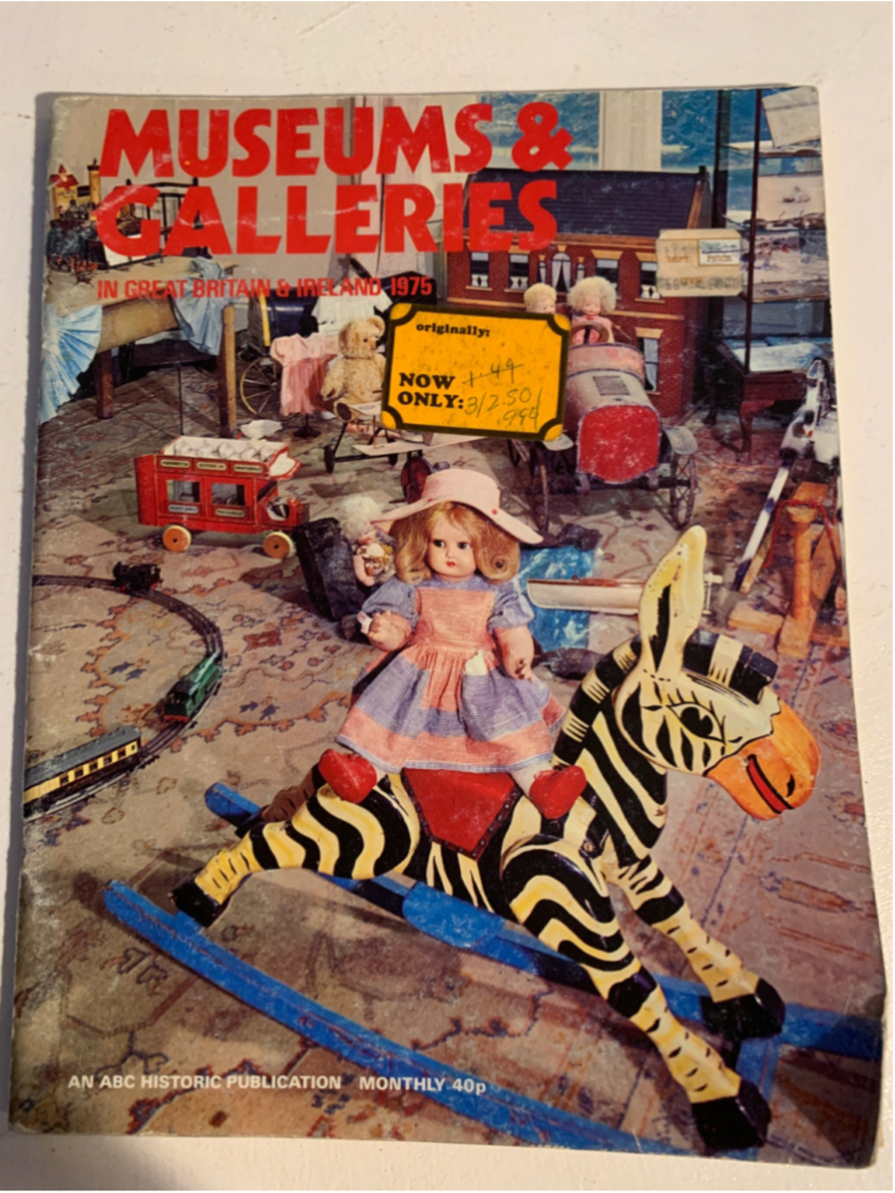 Unbranded Museums & Galleries Coffee Table Book One Size Blue Red